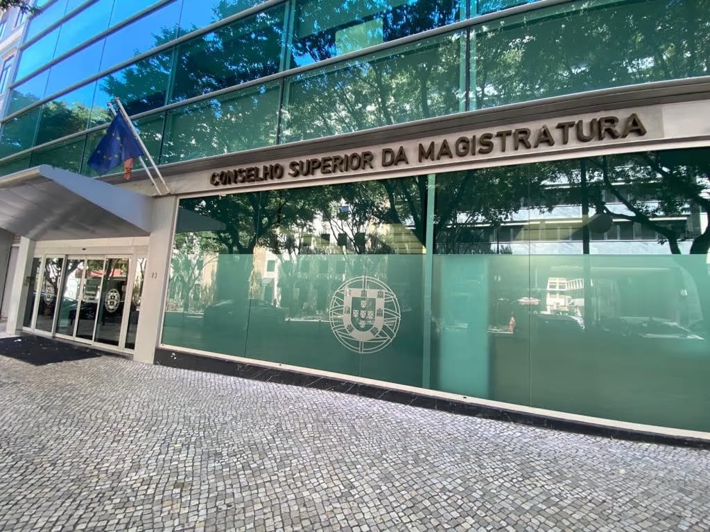 В Португалии надзорный орган открыл дисциплинарное производство против троих судей, уличенных в использовании ИИ при вынесении решения