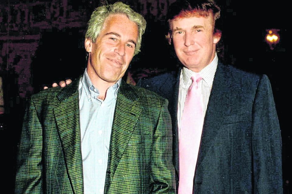 «Мне только исполнилось 14, все началось с массажа, но потом он потребовал снять одежду»: исповеди жертв Джеффри Эпштейна