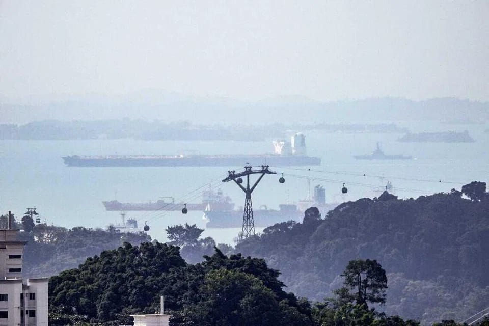 Власти Малайзии отпустили два танкера, задержанных за незаконную перевалку нефти стоимостью $129 млн