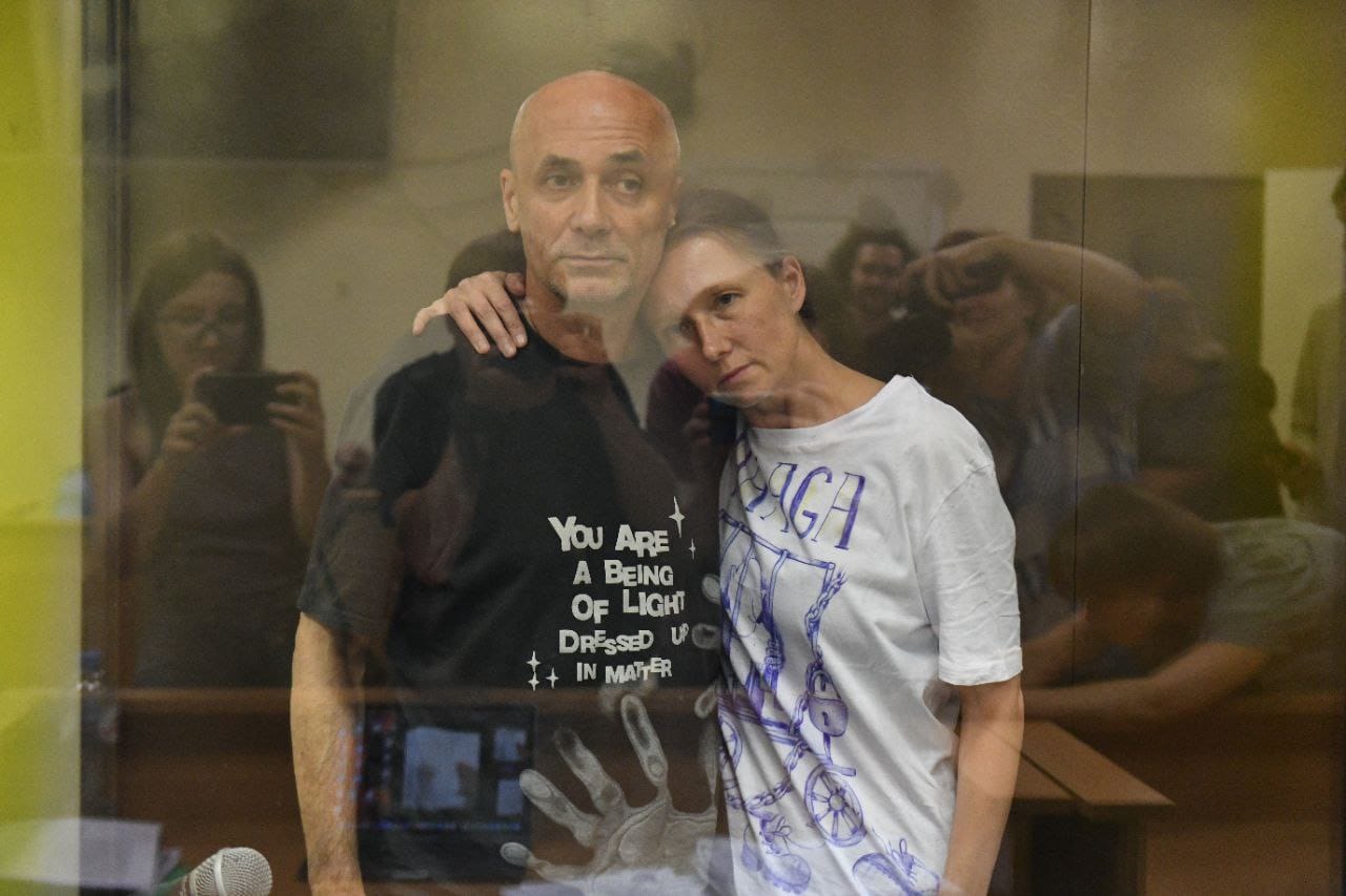 Политзаключенный Александр Доценко впал в кому после обширного инфаркта. Он осужден за антивоенные записки в супермаркете