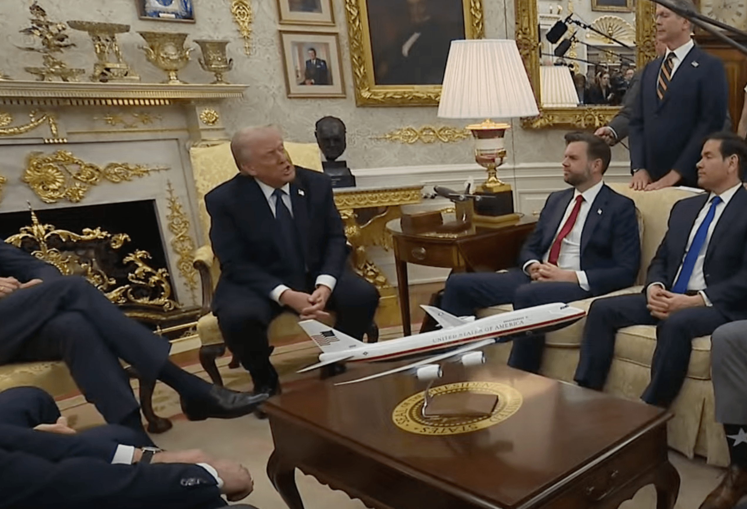 Трамп объявил о полном торговом бойкоте Испании из-за отказа предоставить базы для ударов по Ирану